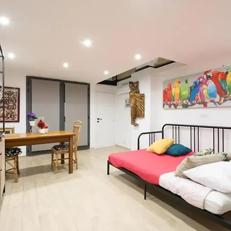 Comfortable In With Modern Amenities Apartment