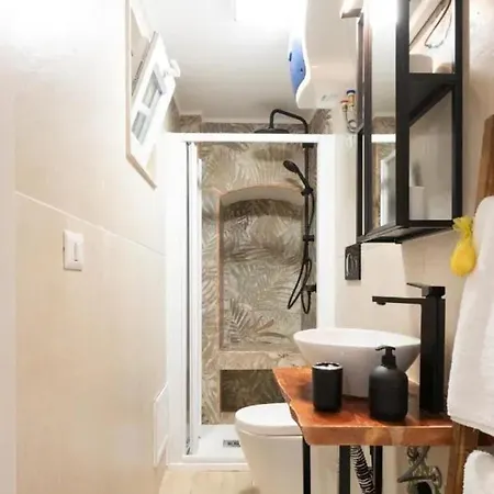 Comfortable In With Modern Amenities *