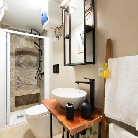 Apartment Comfortable In With Modern Amenities *